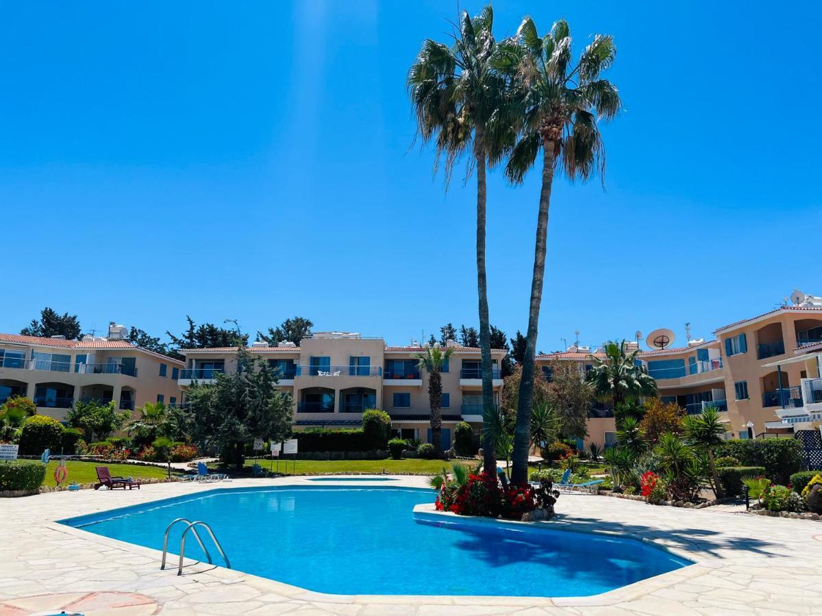 Golden Palms Paradise Garden Apartment Paphos Exterior photo